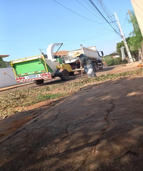 Trituração de galhos